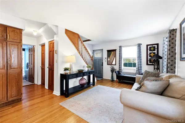 205 Stuart RD, Valley Stream, NY 11581