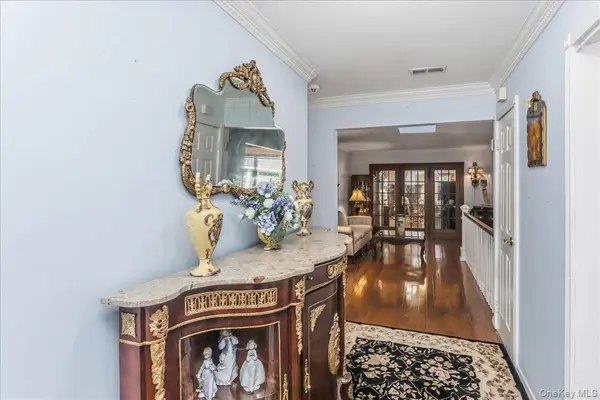 18 Linden AVE, Kings Park, NY 11754