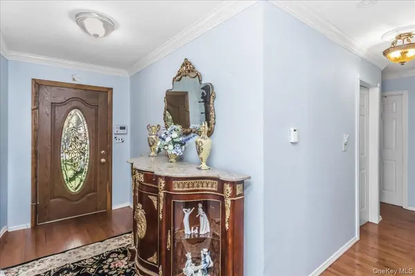 18 Linden AVE, Kings Park, NY 11754