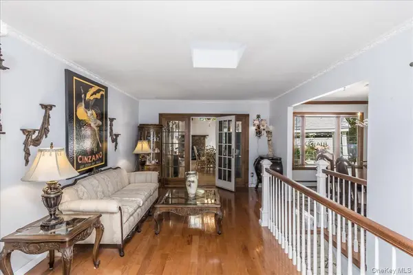 18 Linden AVE, Kings Park, NY 11754