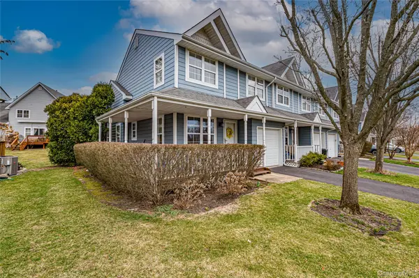 83 Broadlawn DR,  Central Islip,  NY 11722