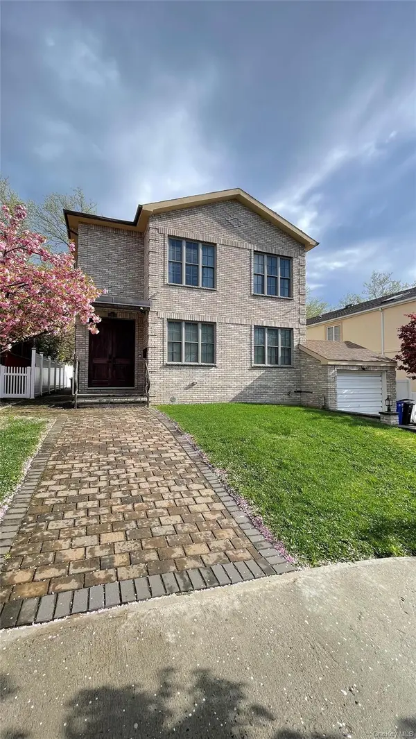 24814 Van Zandt AVE, Little Neck, NY 11362