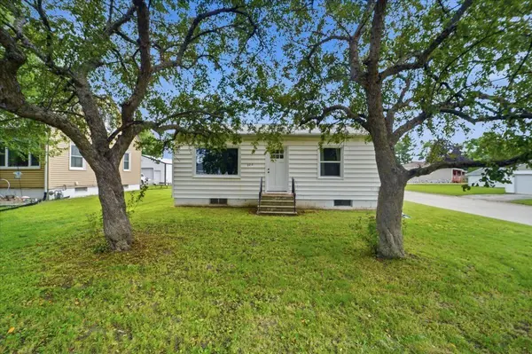 602 E End AVE, Evansdale, IA 50707