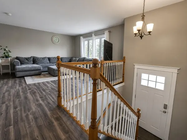 3810 Kingsway Drive, Crown Point, IN 46307