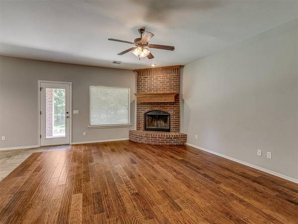8624 Mallard LN, Edmond, OK 73034