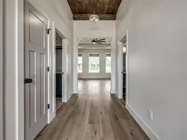 2229 W Cole DR, Mustang, OK 73064