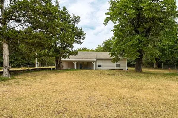 1602 One Creek DR, Guthrie, OK 73044