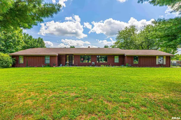 1668 825th AVE, Lincoln, IL 62656