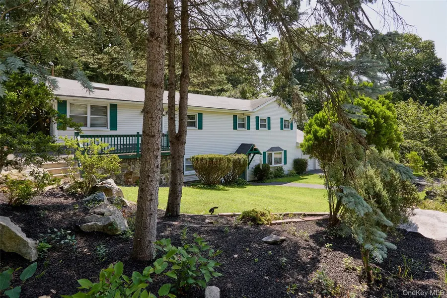 140 Nardin RD, Lake Peekskill, NY 10537