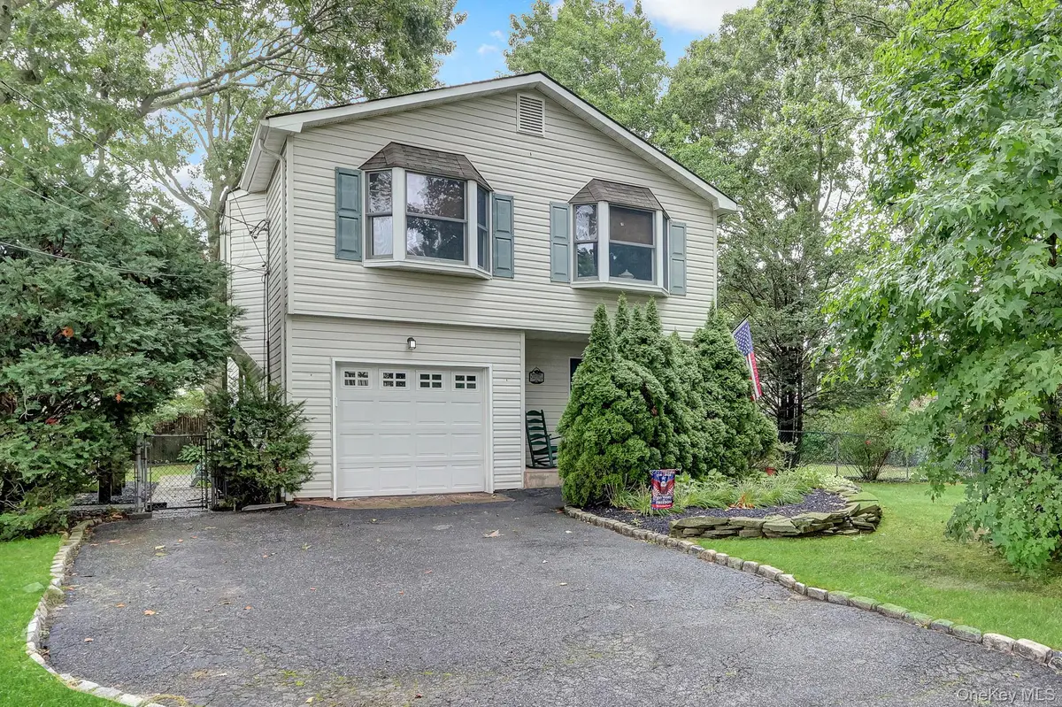 41 Main AVE, Mastic, NY 11950