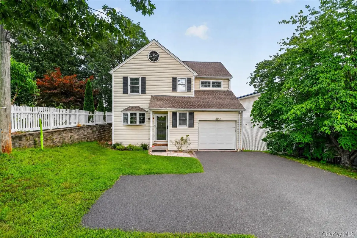 81 Overlook DR, Valhalla, NY 10595
