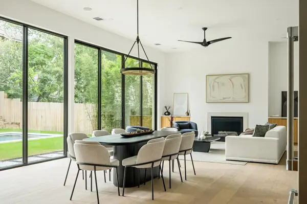1102 Summit ST, Austin, TX 78741