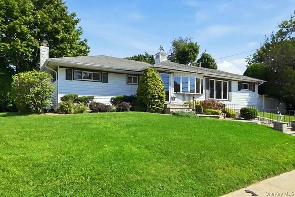 3695 Waverly AVE, Seaford, NY 11783