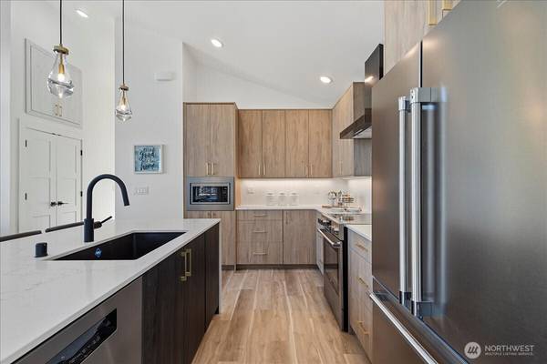 120 Skipping Stone LOOP, Lynden, WA 98264