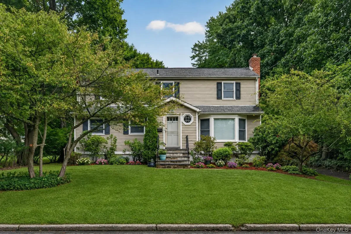 9 Verne PL, Hartsdale, NY 10530
