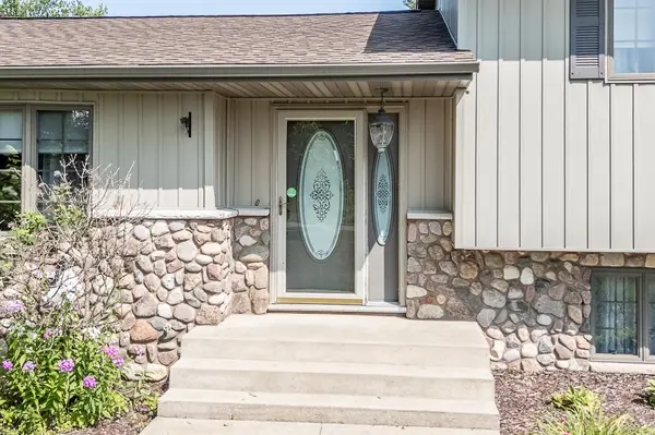N3212 BEAN CITY RD, New London, WI 54961-8800