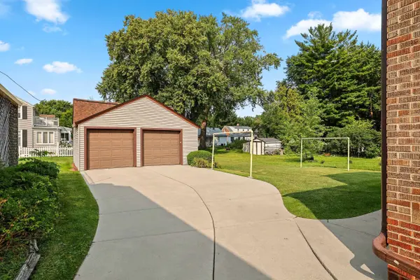 1146 DOUSMAN ST, Green Bay, WI 54303-3006