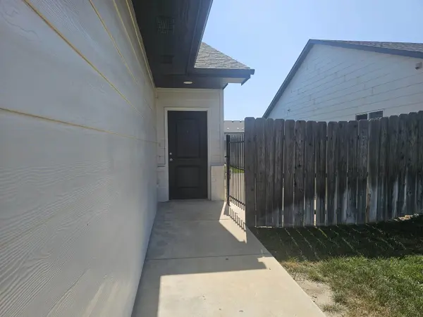 565 E Martens Ct, Goddard, KS 67052