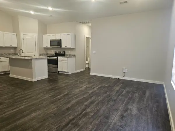 565 E Martens Ct, Goddard, KS 67052