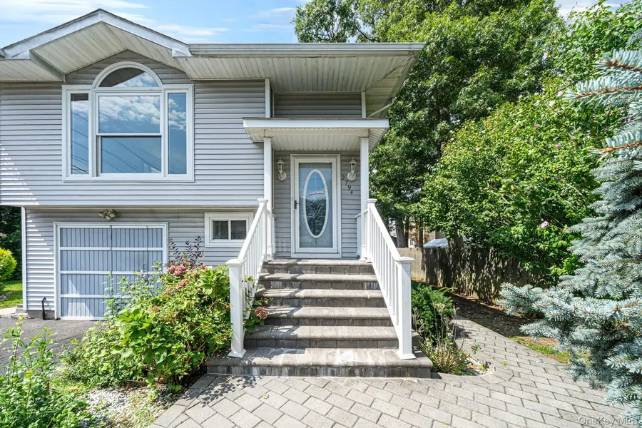 2794 Ocean AVE, Ronkonkoma, NY 11779