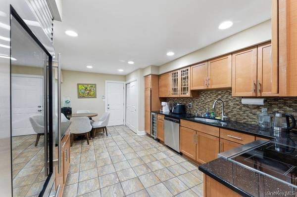 76 Estate DR, Jericho, NY 11753