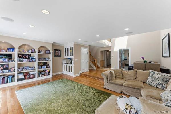 76 Estate DR, Jericho, NY 11753