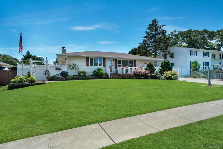 15 Abbey DR, Commack, NY 11725