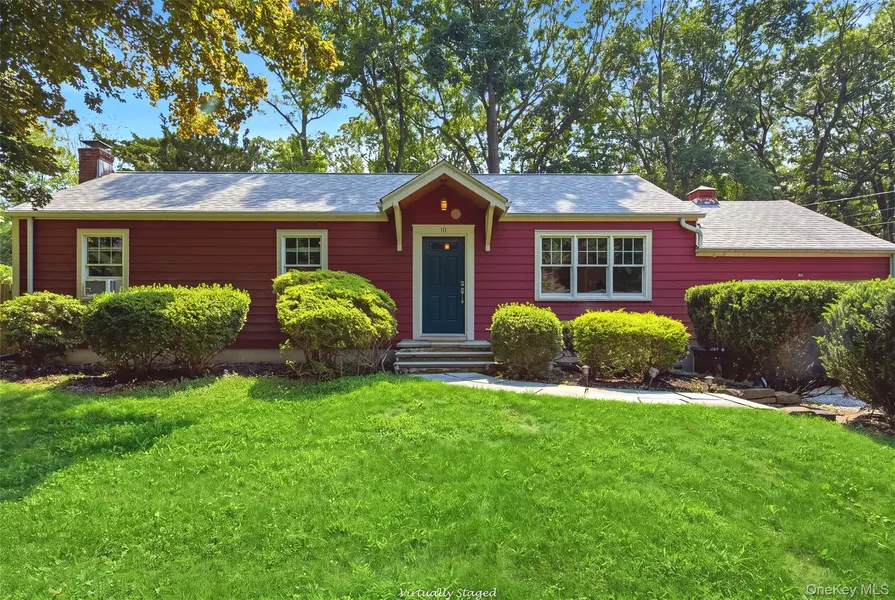 10 Daniel CT, Miller Place, NY 11764
