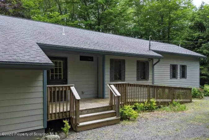 198 Eagles View DR, Clifton Twp, PA 18424
