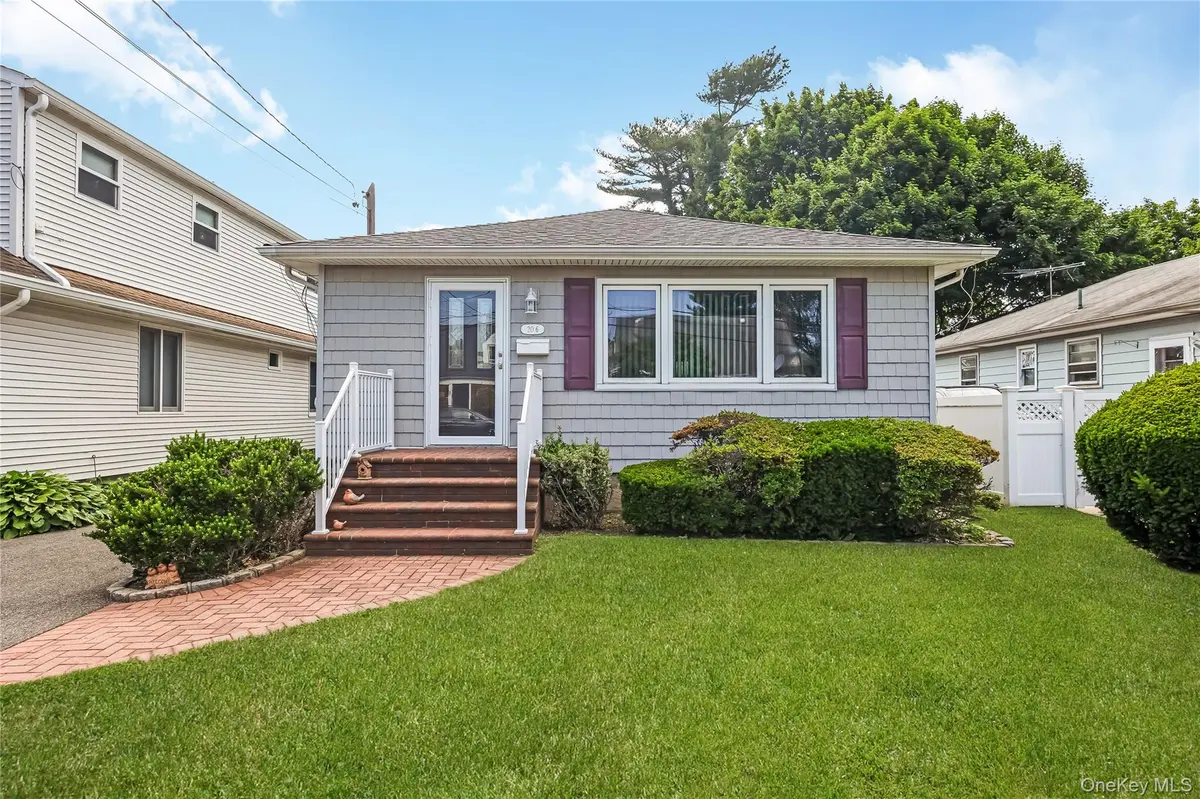 6 Center ST #20, Hicksville, NY 11801