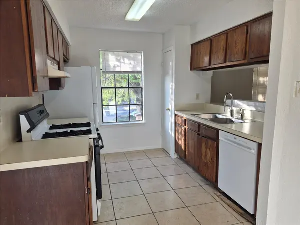 11510 Walnut Ridge DR #B, Austin, TX 78753