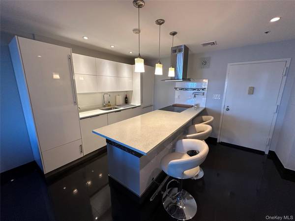 360 Shore RD #2G, Long Beach, NY 11561