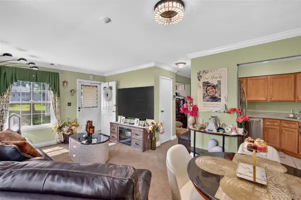 178 Fairview CIR, Middle Island, NY 11953