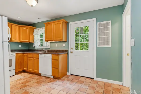44 Cooper RD, Monroe, NY 10950