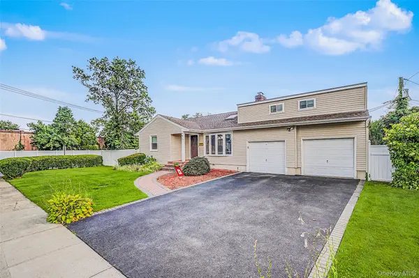 28 Greenvale LN, Syosset, NY 11791