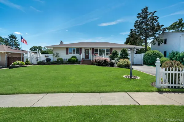 15 Abbey DR, Commack, NY 11725