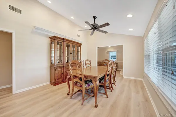 15 Abbey DR, Commack, NY 11725