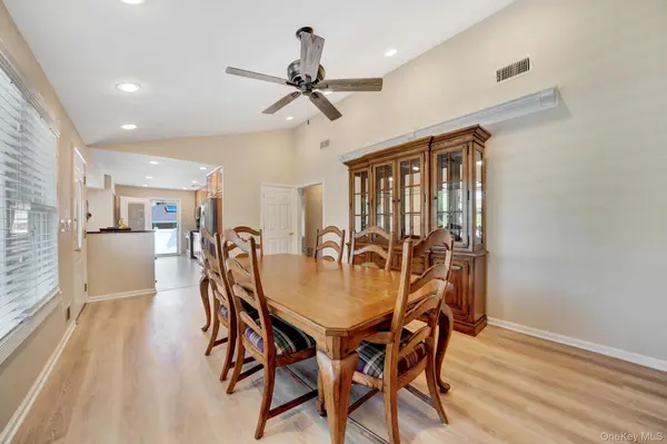 15 Abbey DR, Commack, NY 11725