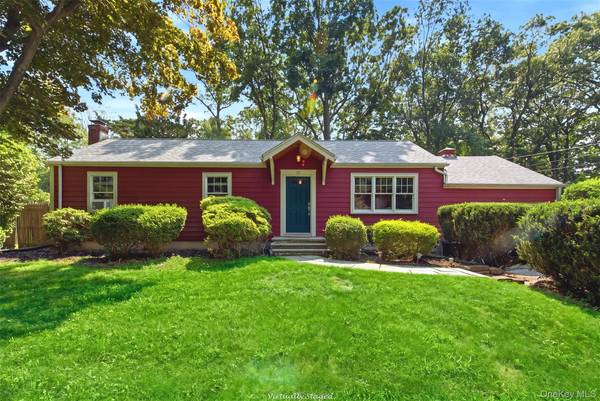10 Daniel CT, Miller Place, NY 11764