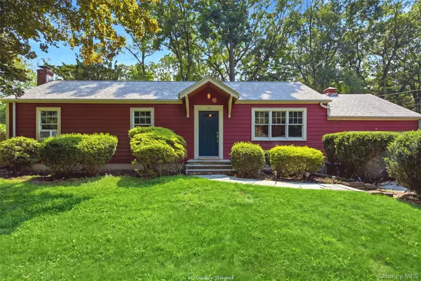 10 Daniel CT, Miller Place, NY 11764