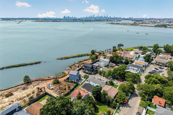 419 Harding PARK, Bronx, NY 10473