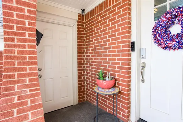 2404 Cashion PL, Oklahoma City, OK 73112