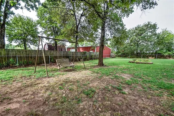 121 Meadow LN, Chandler, OK 74834