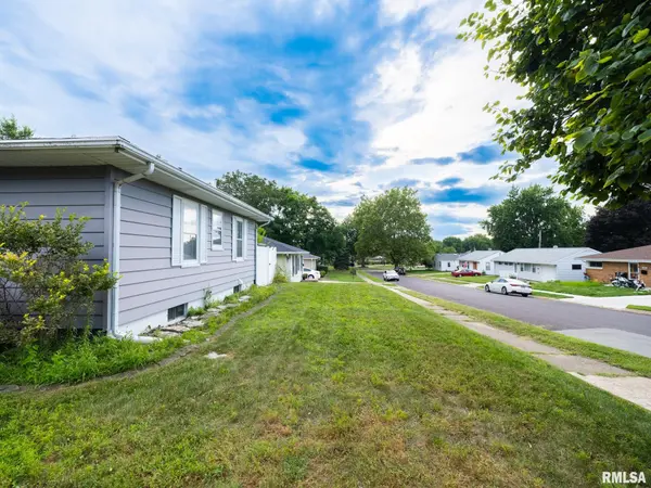 1705 N 12TH ST, Pekin, IL 61554