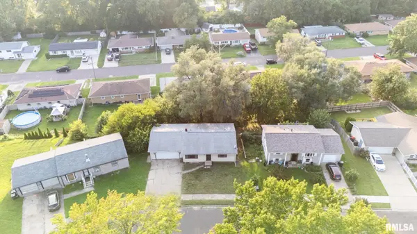 205 PARKWAY LN, Pekin, IL 61554