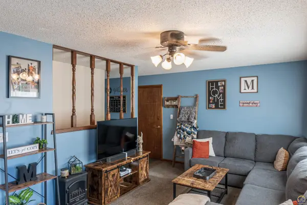 5001 NW Kendall DR, Topeka, KS 66618