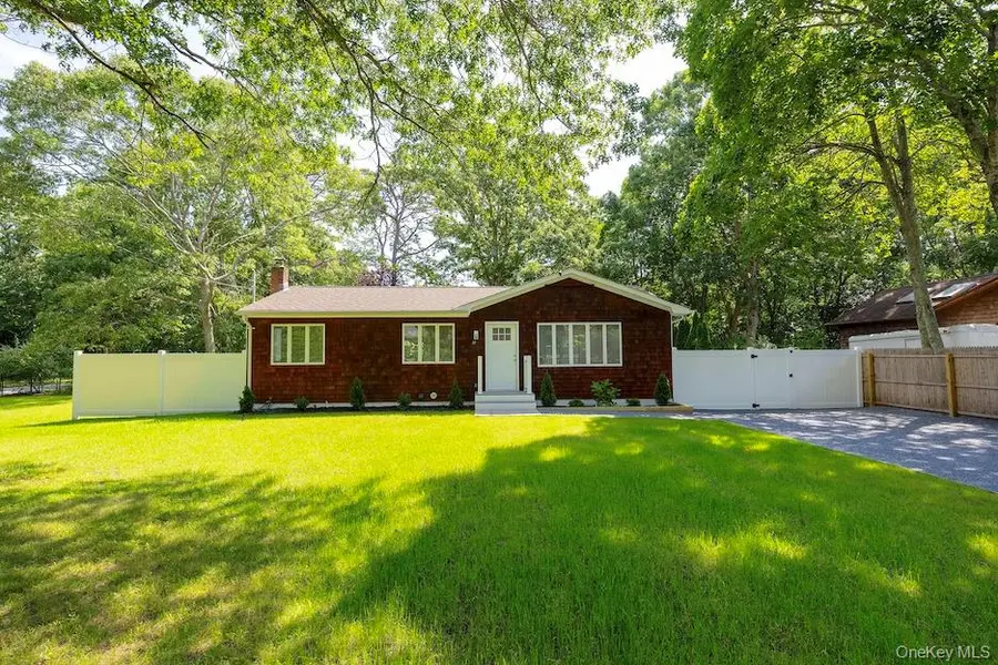 18 EASTERLY RD, Hampton Bays, NY 11946