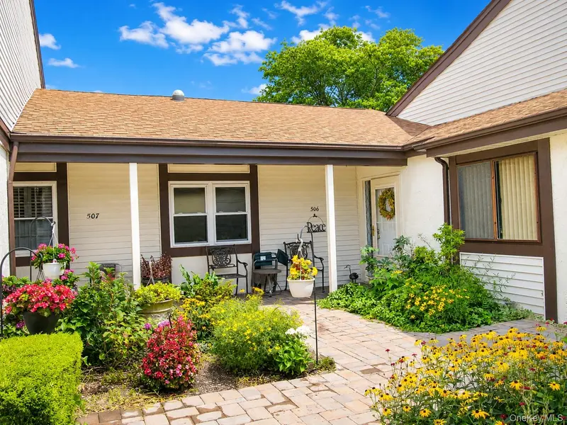 506 Alden CT, Saint James, NY 11780