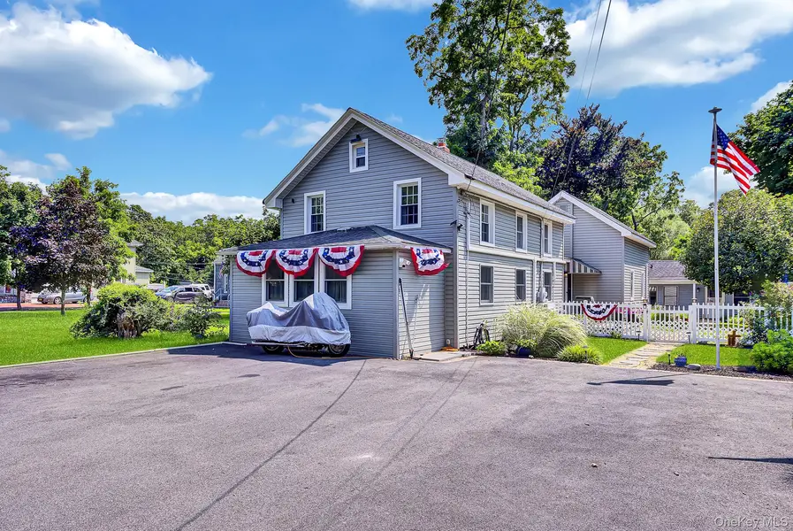 1116 Montauk HWY, Oakdale, NY 11769
