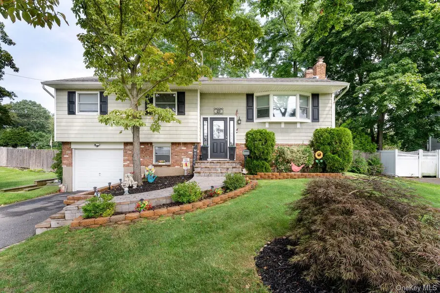49 McKinley ST, Saint James, NY 11780